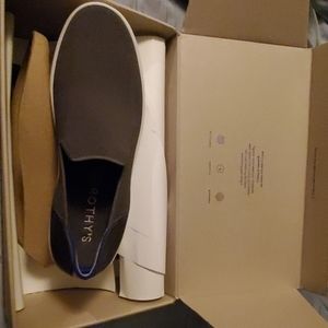 New Rothy's Sneaker - Grey- US 9.5